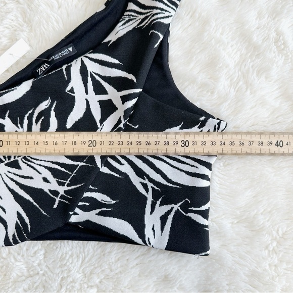 NWT Woman Zara Floral Jacquard Black White Tropical Print One Shoulder Crop Top - Picture 6 of 7